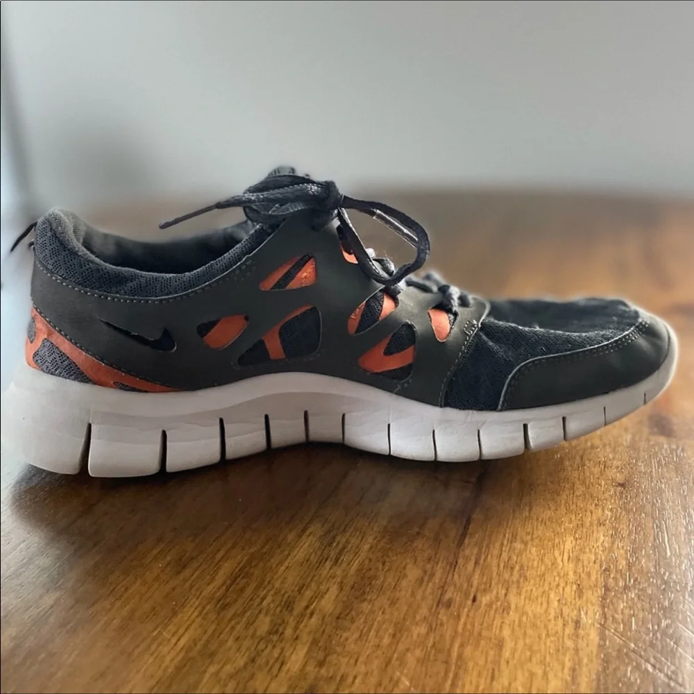 Nike Free Run 2 Sneakers Tennis Shoes Youth Size 7 Orange Gray
